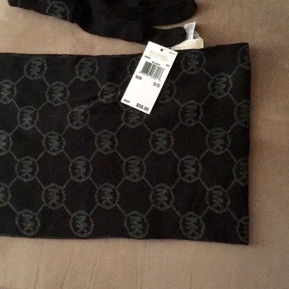 Michael Kors scarf set NWT - Picture 7 of 7